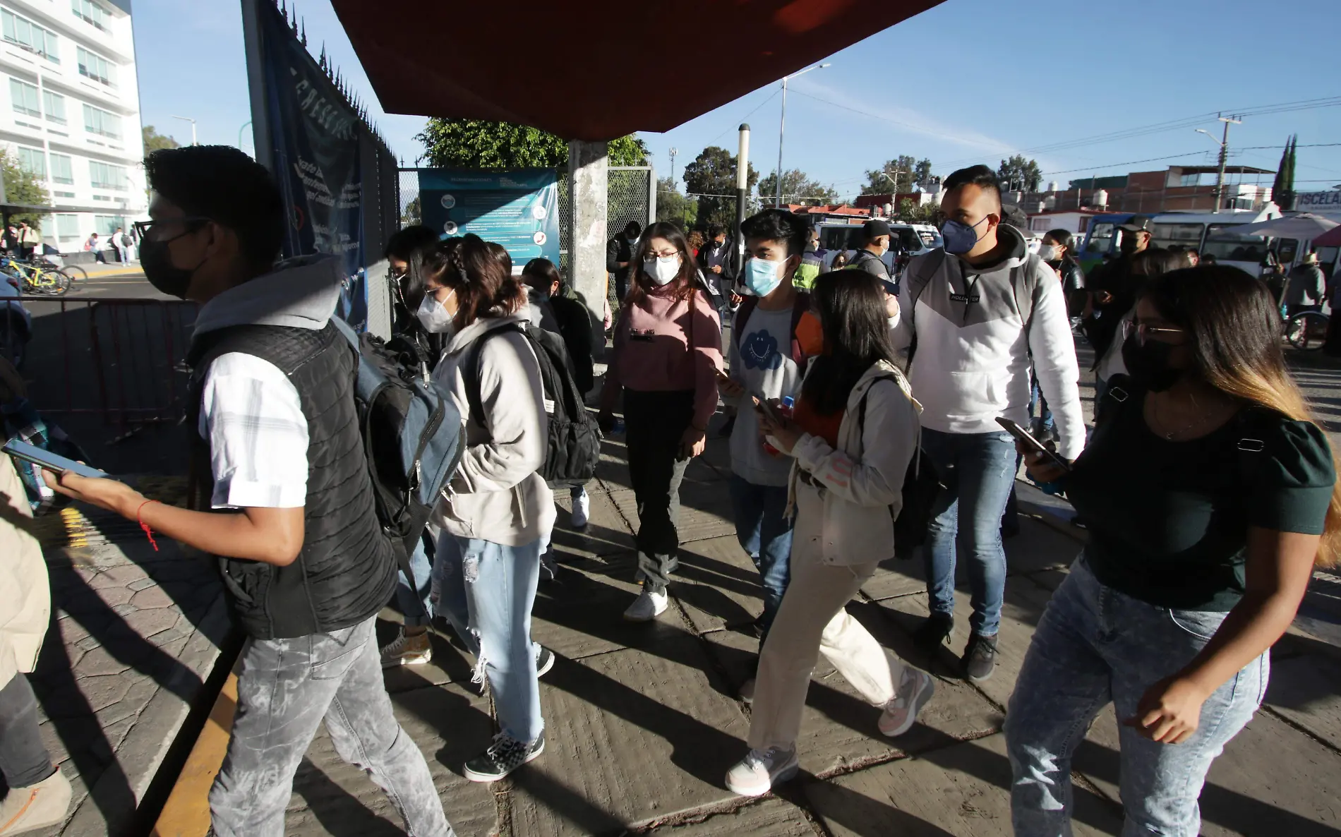 En Puebla el 50 de jóvenes no concluye su carrera por presión social